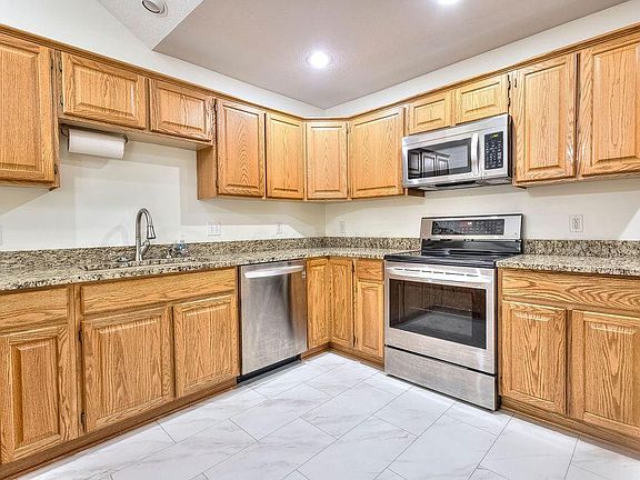 3rd image of 4 Coventry Ct W