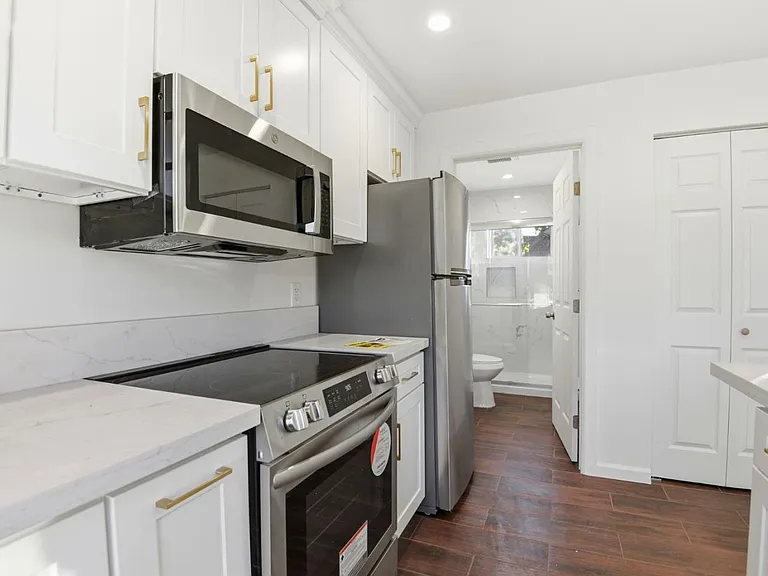 648 Anita St #1 — Photo 4