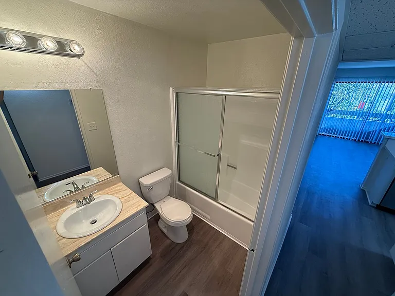 14543 Burbank Blvd — Photo 11