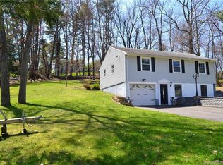 8 Oak Ridge Rd, Bethel, CT 06801