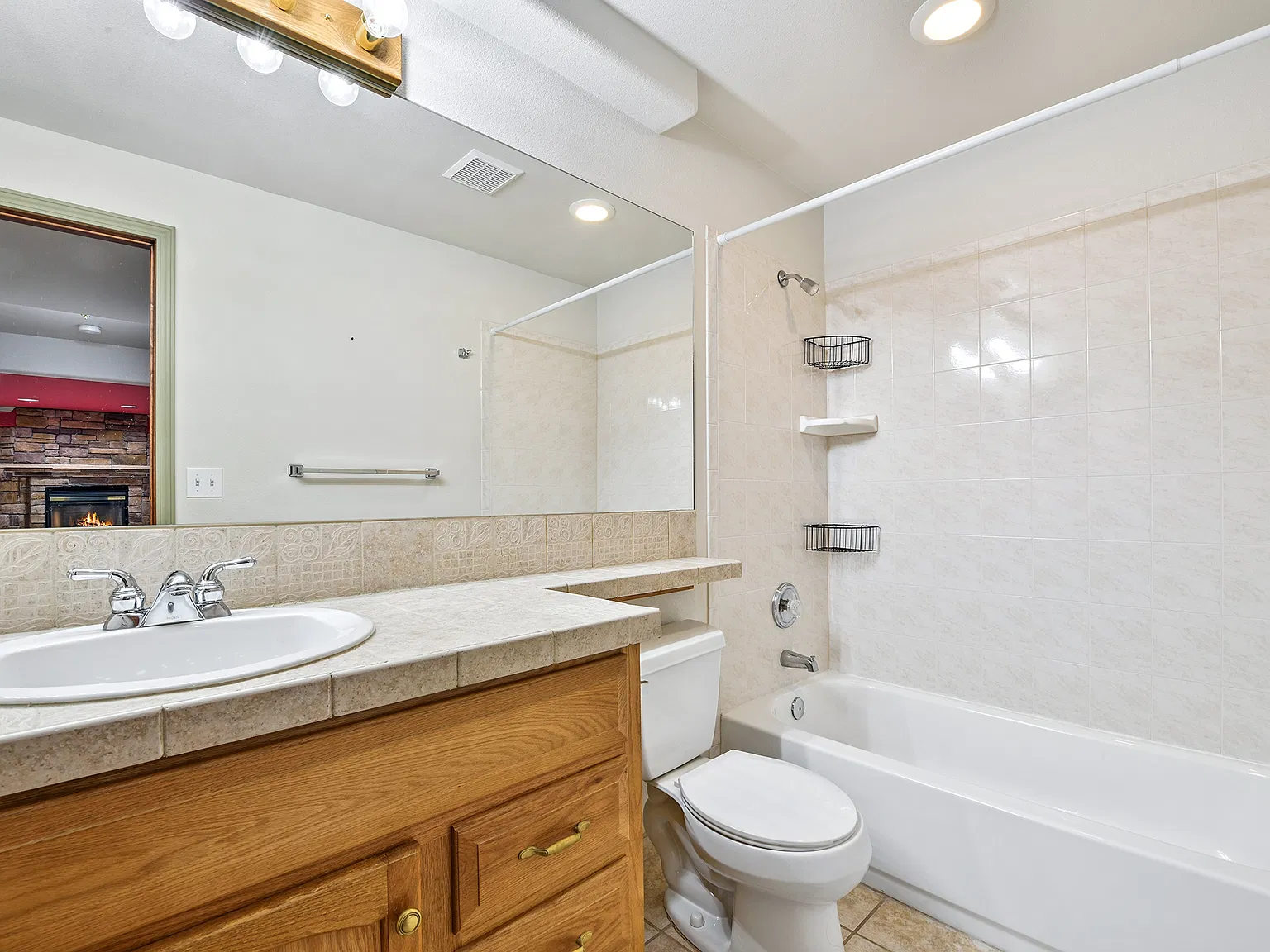 4 bed, 2539 sqft, $2,800 — Photo 4