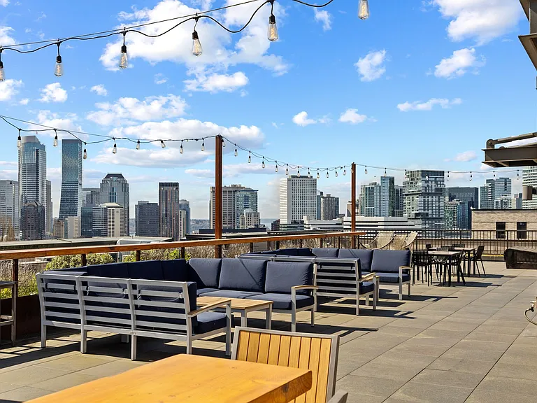 101 Broadway, Live Here, Go Anywhere — Photo 4