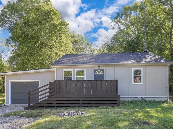 221 NE Main St, Lees Summit, MO 64063