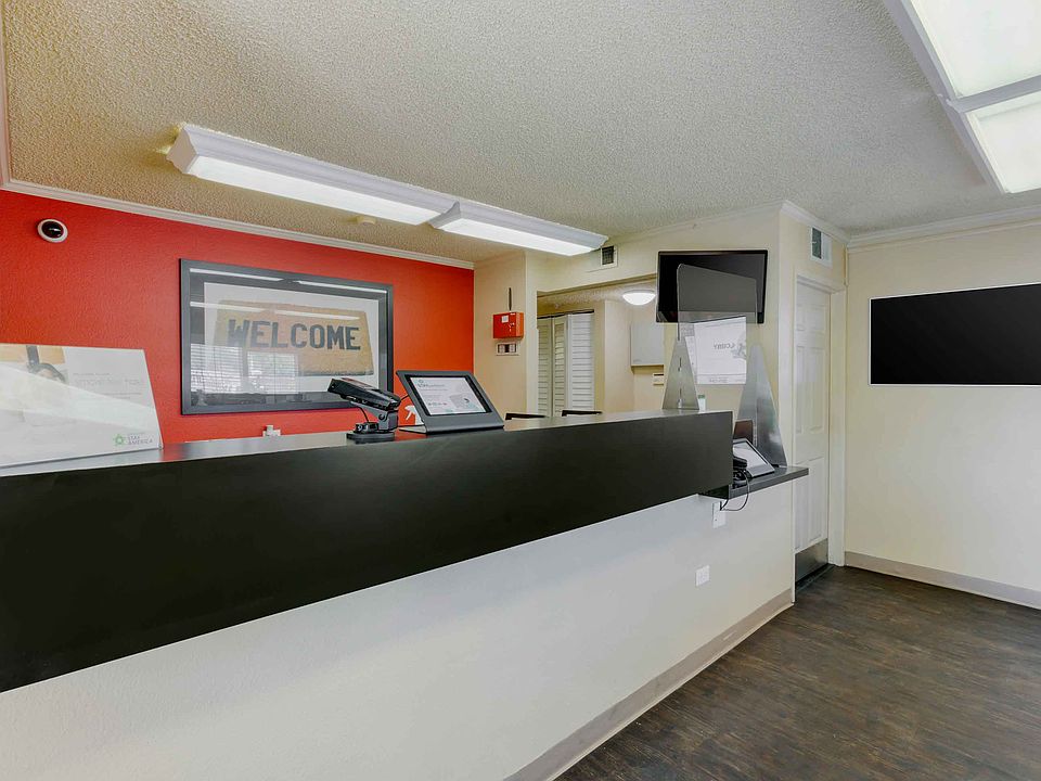 Lobby and Guest Check-in
