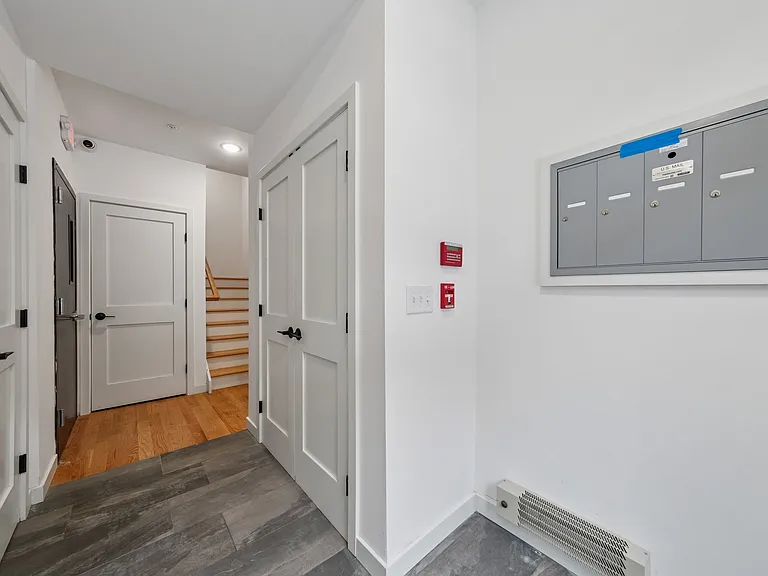 Front Entrance/Foyer