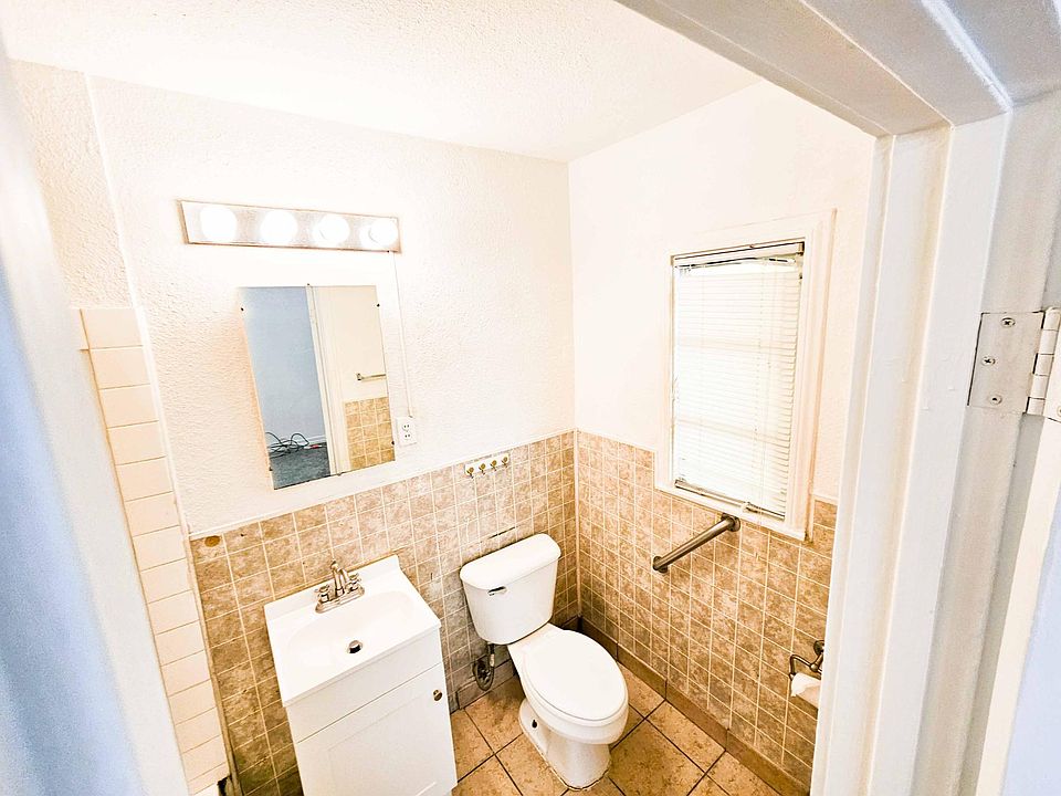 Master Bathroom, shower, tub, handicap bars-bath-toilet
205 N. 13TH STREET, Las Vegas, NV 89101
