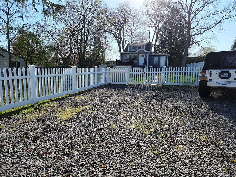 134 Ralph Ave — Photo 3