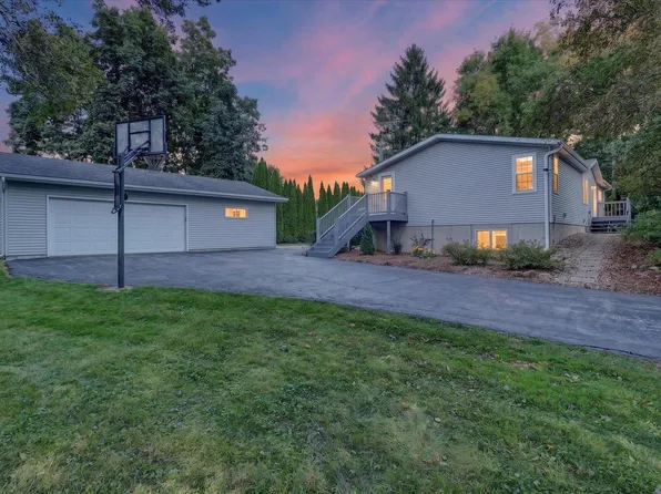 W2506 Circle Dr, Watertown, WI 53094
