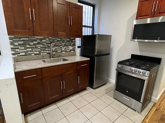 3rd image of 268 Boerum St #L1