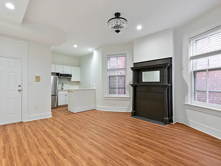 1619 W Grace St — Photo 13