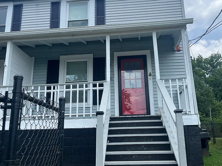 110 Front St — Photo 1