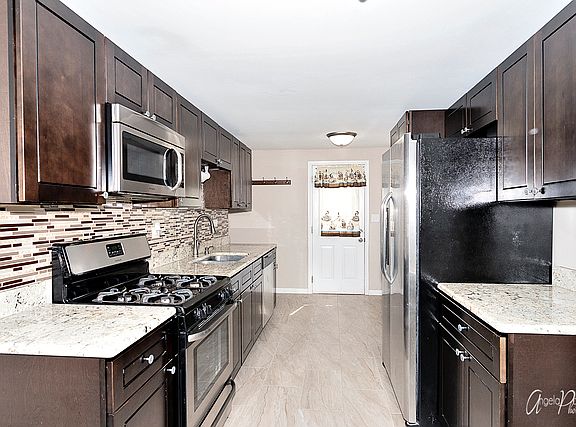 2nd image of 141 Pecos Cir