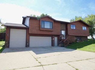 1913 Lincoln Pl NW, Mandan, ND 58554