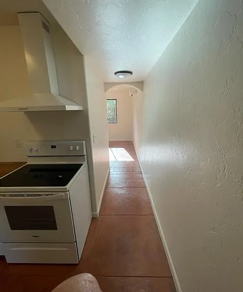 2732 E Helen St — Photo 8