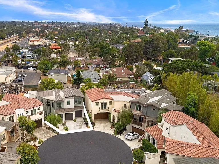 669 Calypso Pl — Photo 33