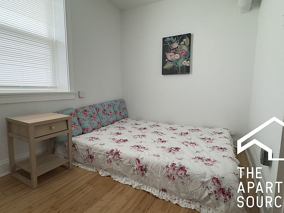4th image of 2642 W Hirsch St #1