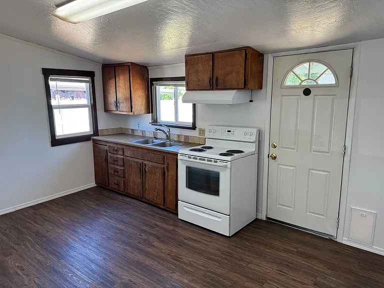 1606 Ash Ave — Photo 14