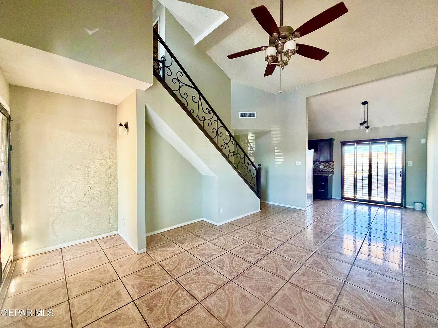 4 bed, 2.0 bath, 1435 sqft, $1,600 — Photo 3