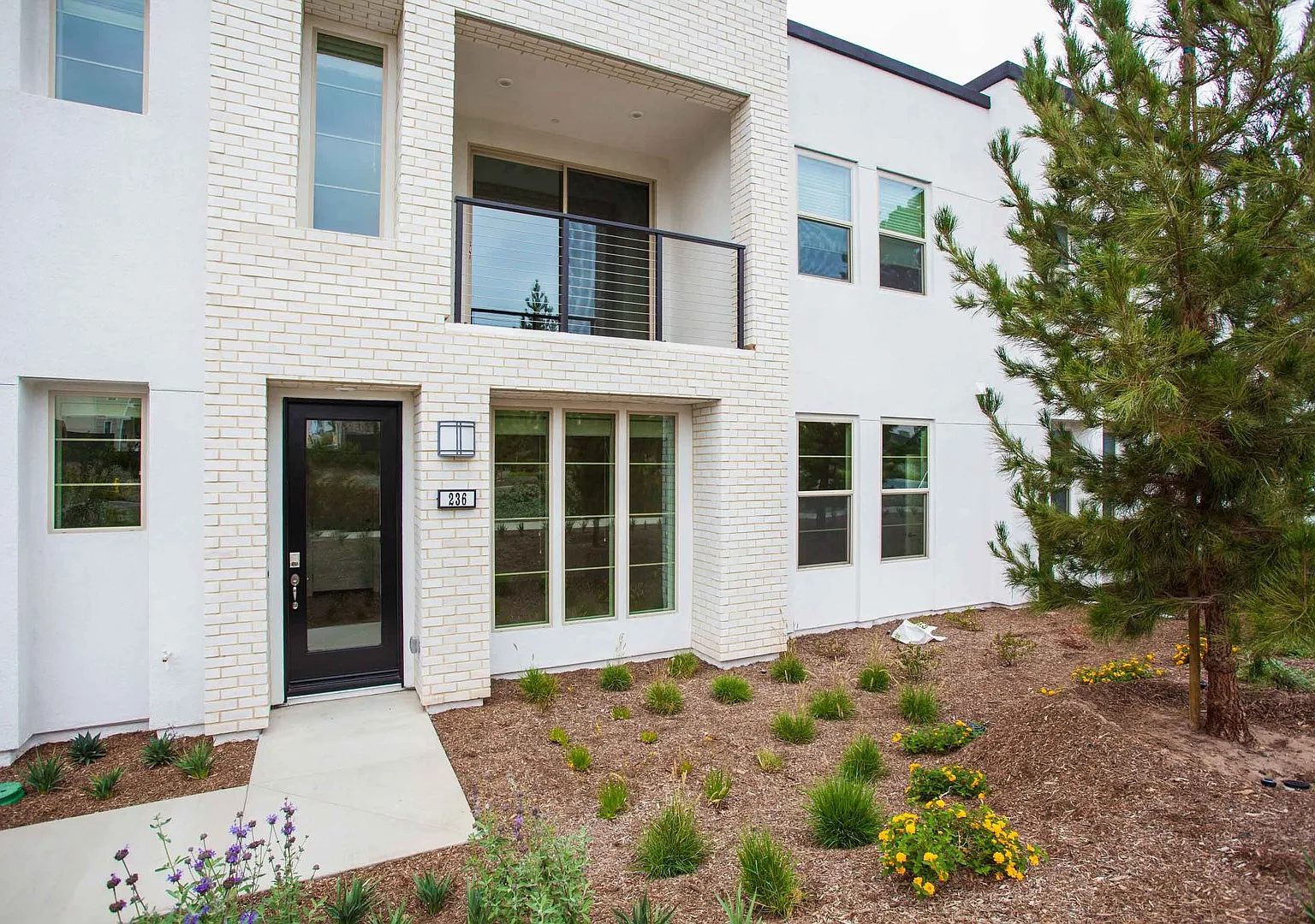 The Royal Lifestyle You Need in Windchime Community 2 BD/2.5 BA — Photo 2