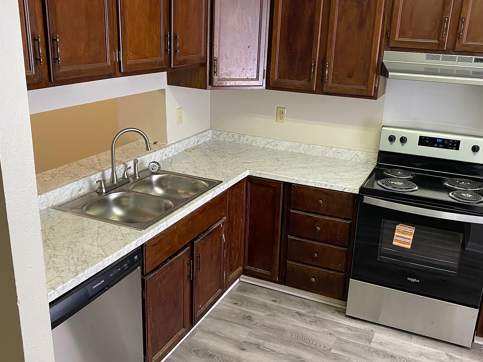 2 bed, 1.5 bath, 1000 sqft, $950 — Photo 2