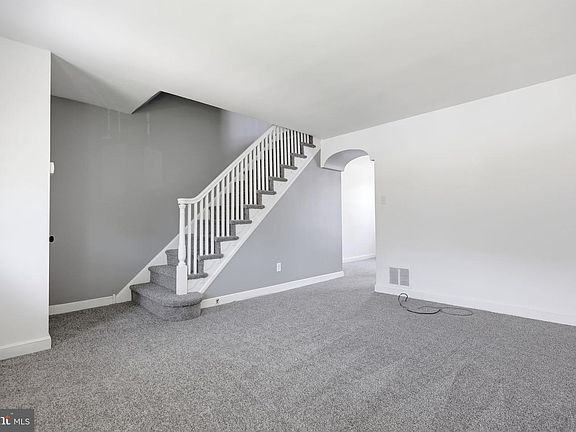 5th image of 3421 Stanwood St