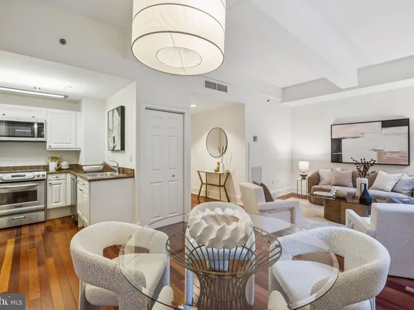 1500 Chestnut St APT 9I, Philadelphia, PA 19102