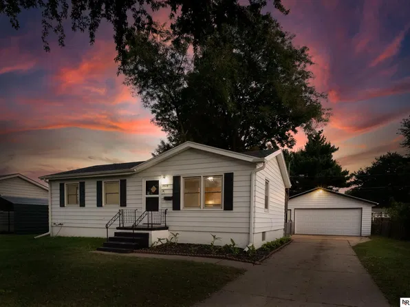 8609 B St, Omaha, NE 68124