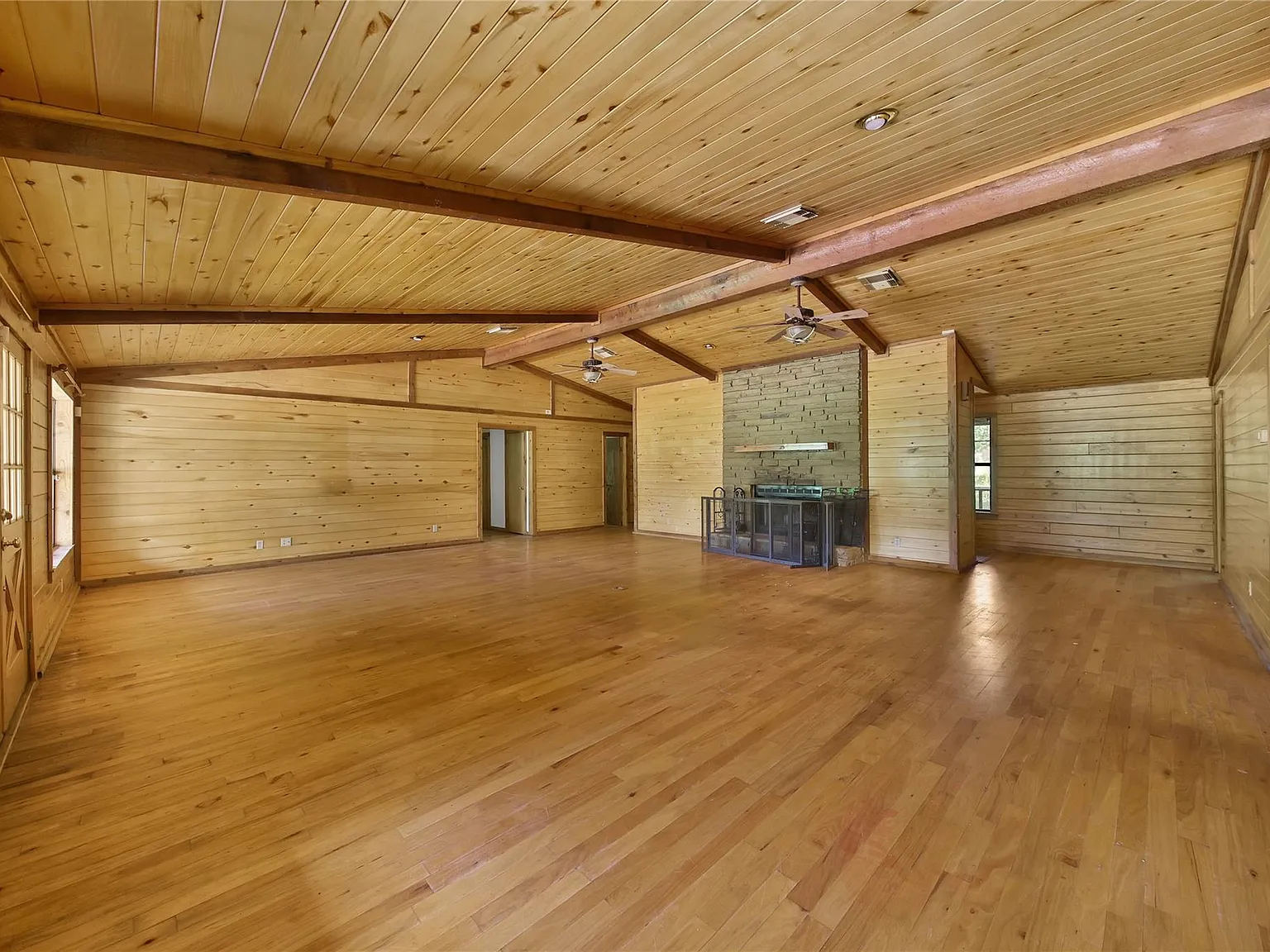 4 bed, 3.0 bath, 3338 sqft, $4,990 — Photo 4