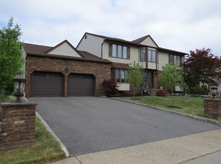 22 Phyllis Ln, Fairfield, NJ 07004