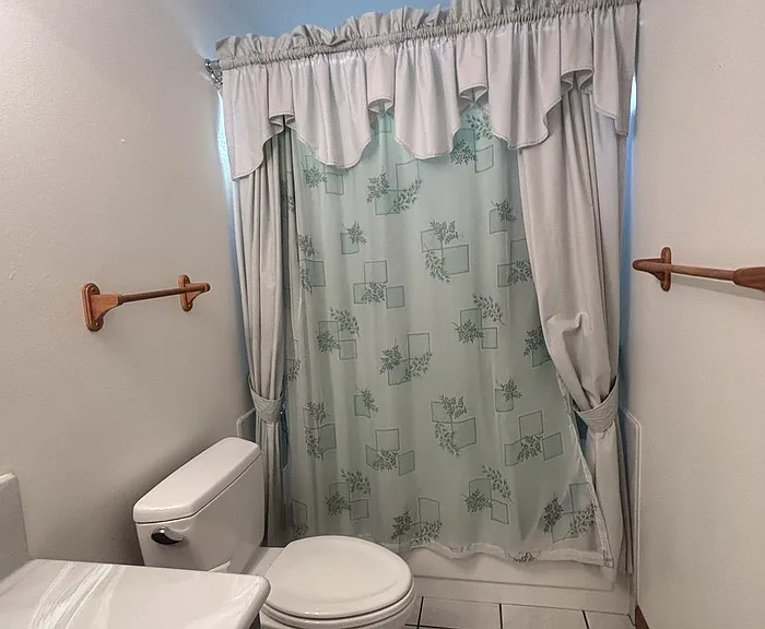 1712 Shasta Ct — Photo 8