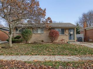 23005 Glenbrook St, Saint Clair Shores, MI 48082