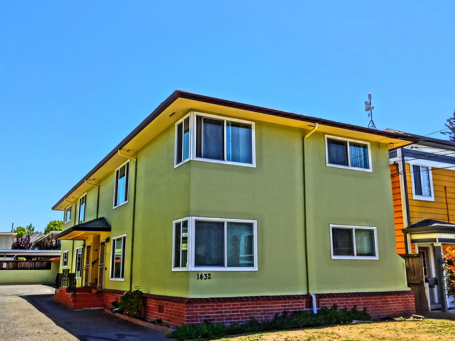2 bed, 725 sqft, $2,350 — Photo 2
