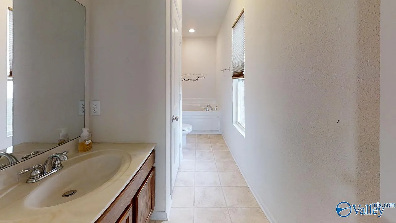3 bed, 2.0 bath, 1706 sqft, $1,500 — Photo 4