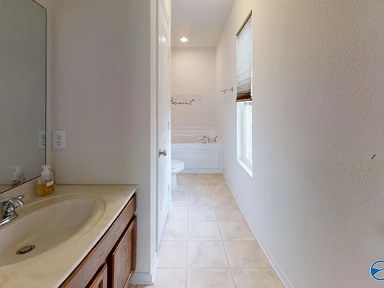 3477 Avalon Lake Dr — Photo 4