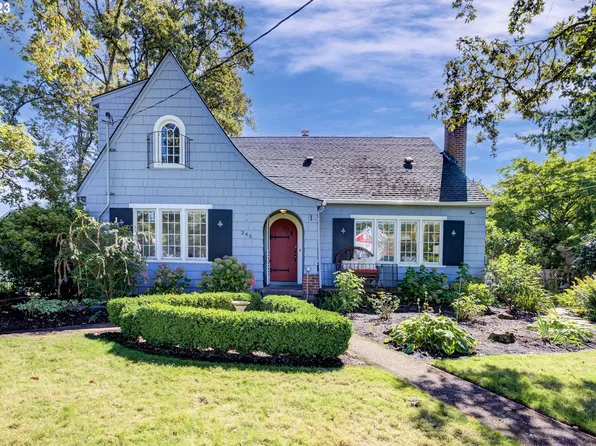 245 W Hereford St, Gladstone, OR 97027