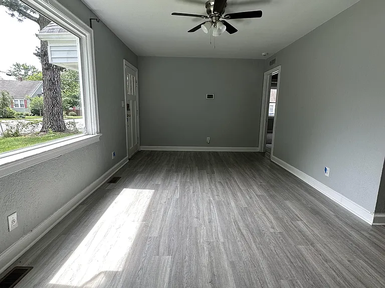 3301 Vimy Ridge Ave — Photo 3