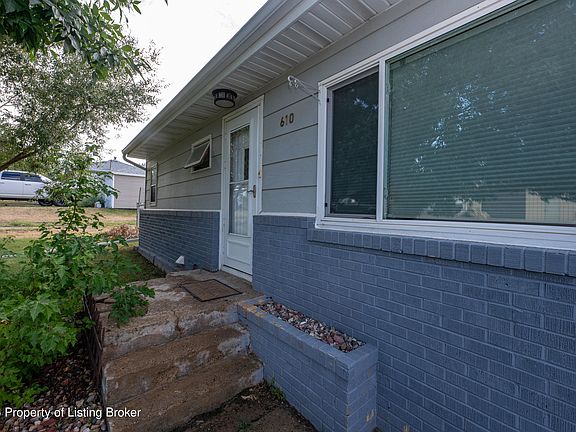 5th image of 610 1st Ave SW
