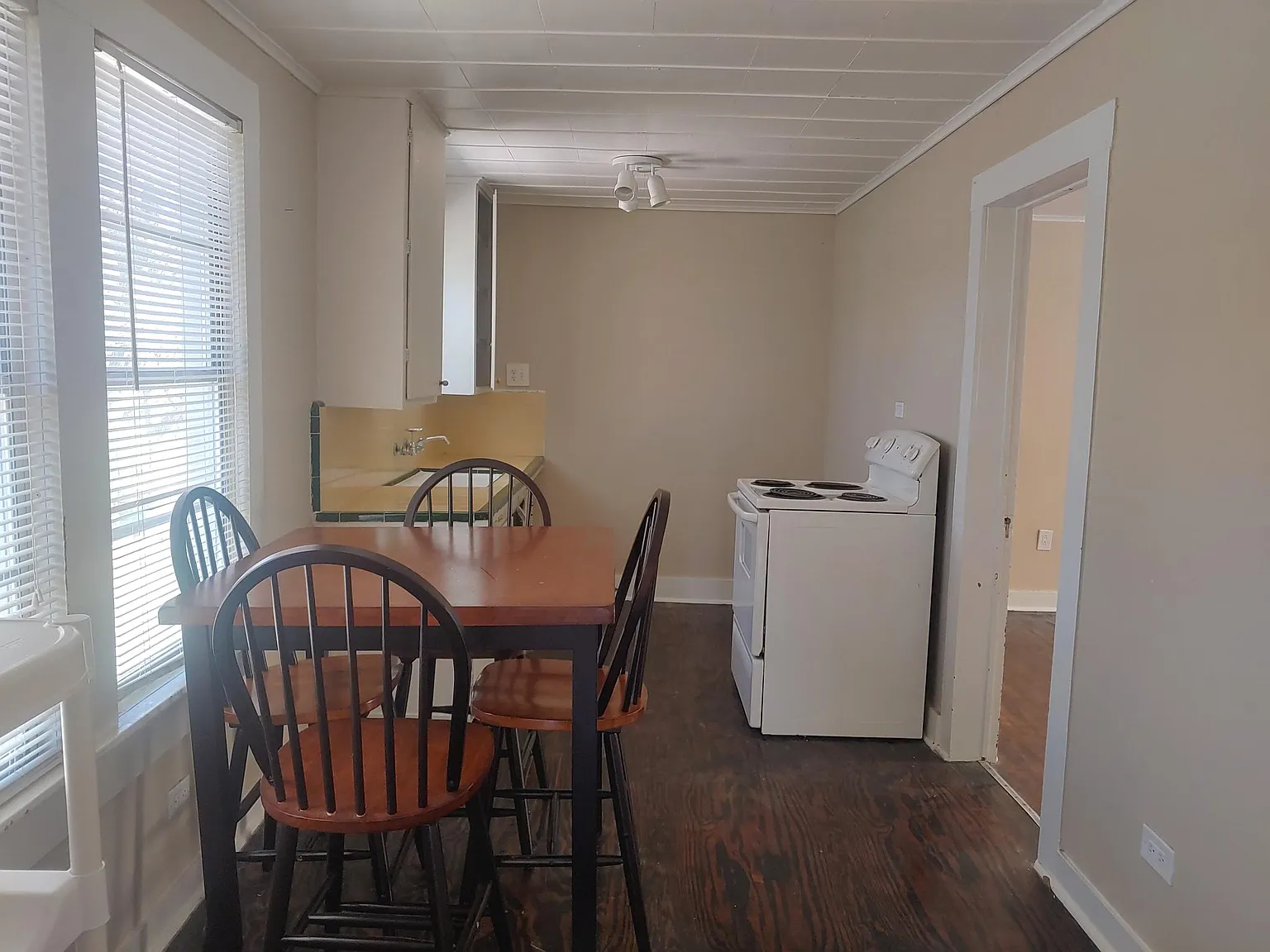 1 bed, 800 sqft, $789 — Photo 2