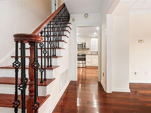 4th image of 647 Shannon Green Cir SW