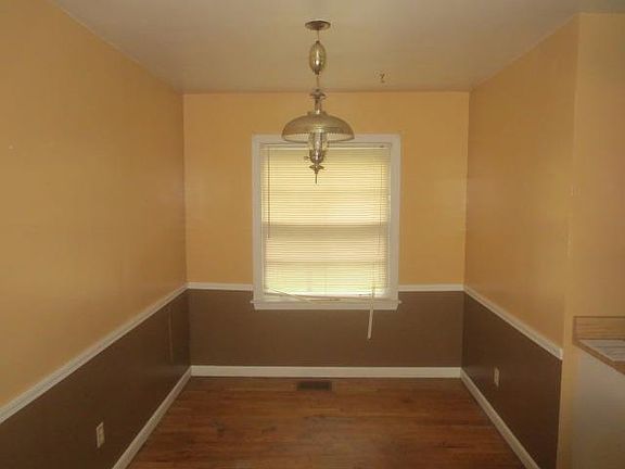 4th image of 439 Carlisle Ave