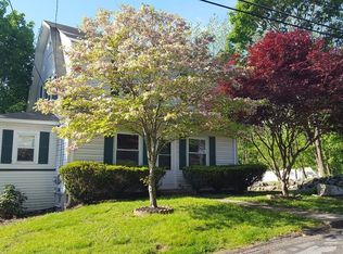 2 Perry Pl, Woburn, MA 01801