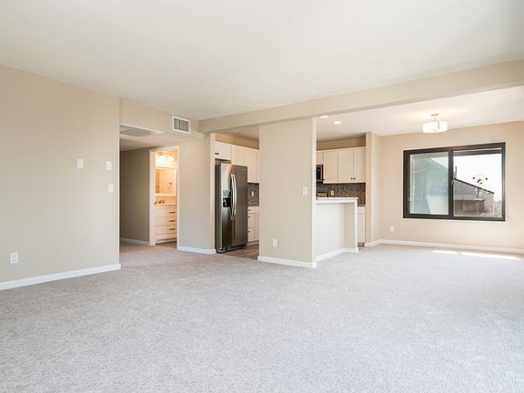 5th image of 3929 Leland St
