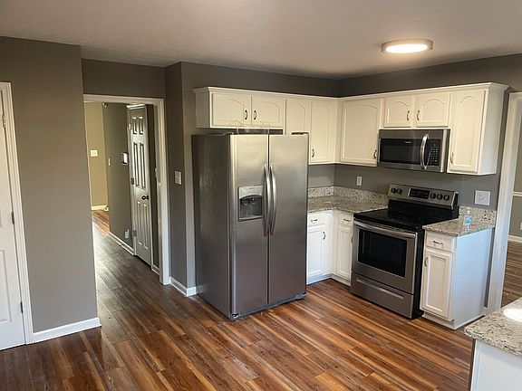 3rd image of 1588 Cedar Springs Cir
