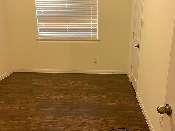 4th image of 10031 Taylor Springs Ln