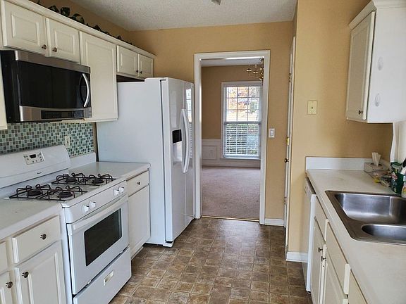 Kitchen&Dining Area