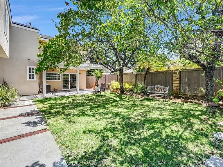 4 Hickory Tree Ln — Photo 2