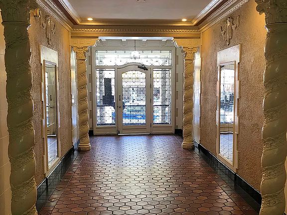 3rd image of 915 Franklin St #0B-1Ba-554Sqft
