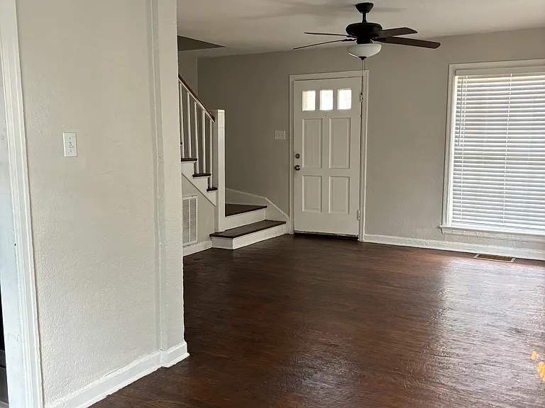 517 N Oak Cliff Blvd — Photo 2