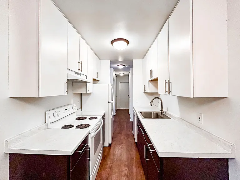 242 West Franklin Ave — Photo 47