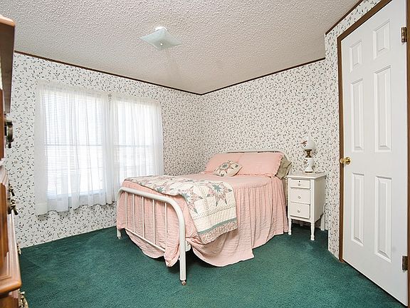 2nd image of 120 Balsam Ln